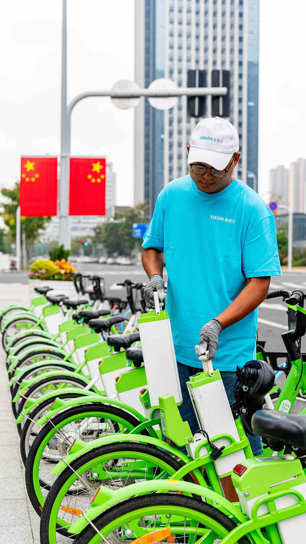 永安行運(yùn)營(yíng)員:日均換電量達(dá)300多次 永安行運(yùn)營(yíng)員:日均換電量達(dá)300多次